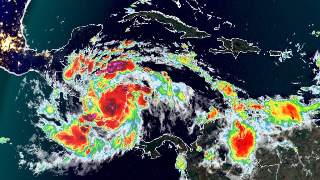 Nicaragua acelera las evacuaciones ante la llegada del huracán Julia