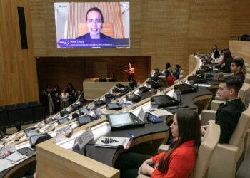 Nueva simulación de debate parlamentario en la Legislatura