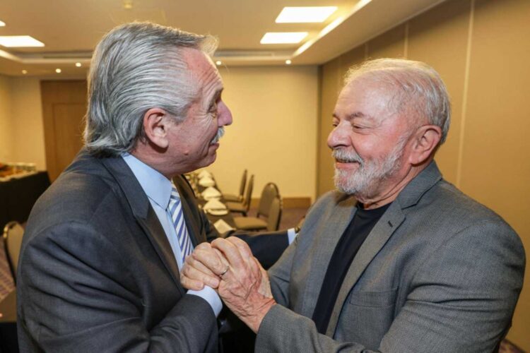 Fernández estuvo durante tres horas con el mandatario electo en Brasil.