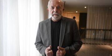 Sin señales ni reconocimiento de Bolsonaro, Lula prepara la transición