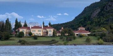 Denuncian a los jueces que habrían viajado en un vuelo privado a la estancia de Joe Lewis