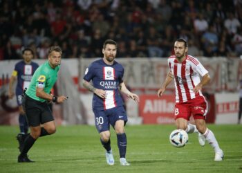 Con un Messi brillante, PSG goleó y sigue puntero