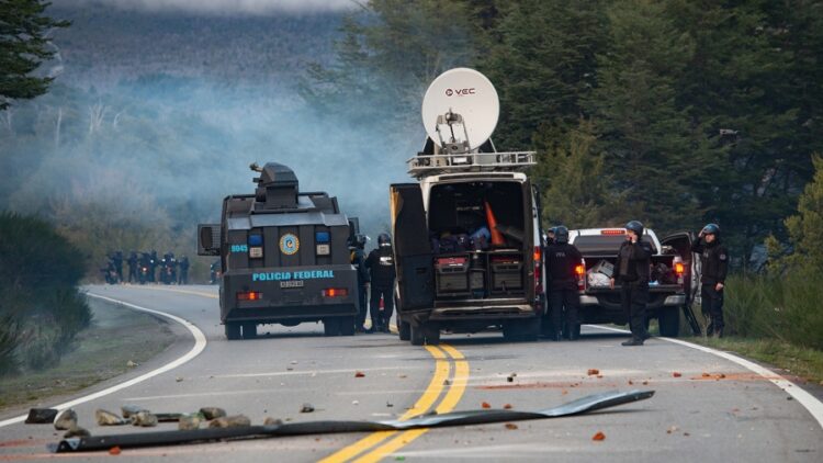 Las fuerzas federales continuarán la vigilancia en la zona de Villa Mascardi.