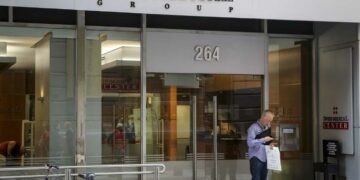 El Gobierno autorizó un nuevo aumento del 13,8% a las prepagas y recibió críticas internas