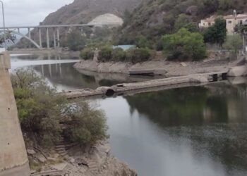 El bajo nivel del San Roque dejó ver el viejo paredón de 1890
