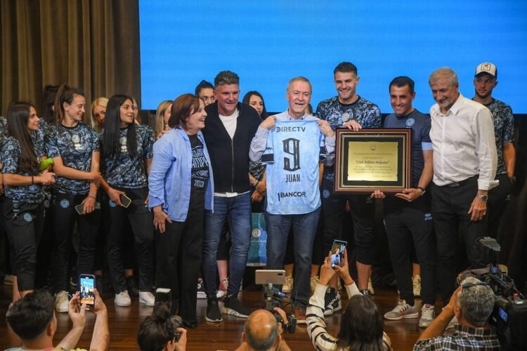 La Provincia rindió homenaje a los planteles femenino y masculino de Belgrano