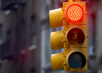 Por la alta incidencia de inseguridad, sugieren adelantar la intermitencia de semáforos