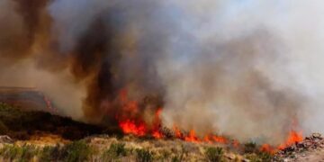 Bomberos siguen luchando para sofocar incendios en Alpa Corral y el Valle de Punilla