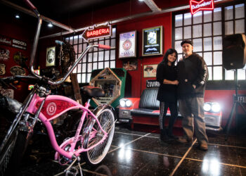 En una travesía solidaria un argentino tatuó areolas a más de 300 mujeres mastectomizadas