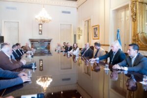 Manzur y Tolosa Paz se reunieron con 20 intendentes de la provincia Manzur y Tolosa Paz se reunieron con 20 intendentes de la provincia