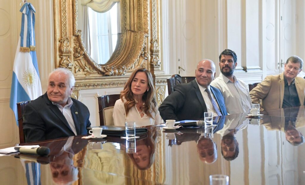 Manzur y Tolosa Paz se reunieron con 20 intendentes de la provincia