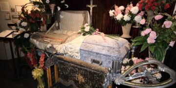 Una mujer se despertó instantes antes de su velorio, pero murió horas más tarde