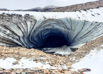 El impactante momento en el que se desprendió hielo en Ushuaia y causó una tragedia