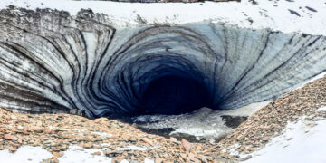 El impactante momento en el que se desprendió hielo en Ushuaia y causó una tragedia