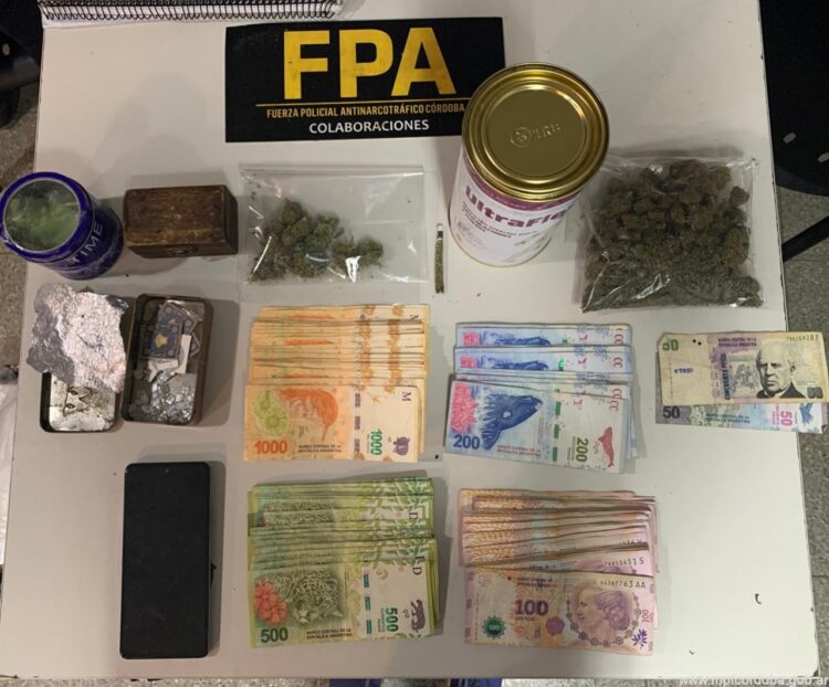 En Urquiza al 400 de nuestra ciudad la Policía incautó dinero y drogas.