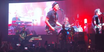 Andrés Calamaro pasó por Córdoba e hizo vibrar la Plaza de la Música