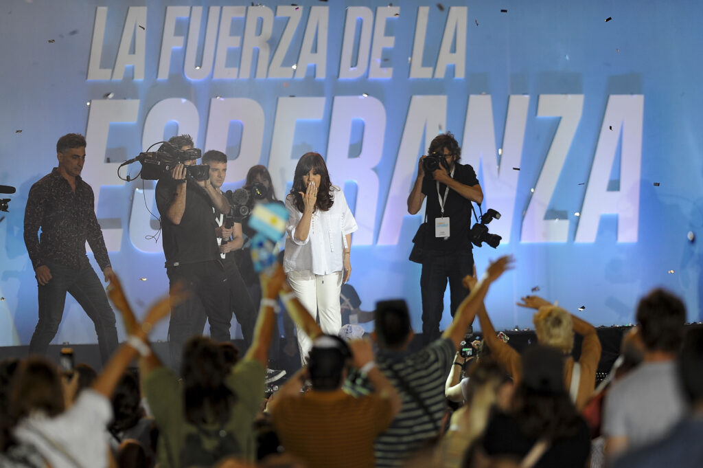 Ola de denuncias contra CFK por las movidas en la Magistratura