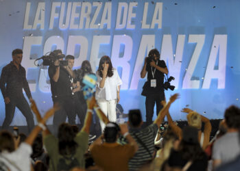 Ola de denuncias contra CFK por las movidas en la Magistratura