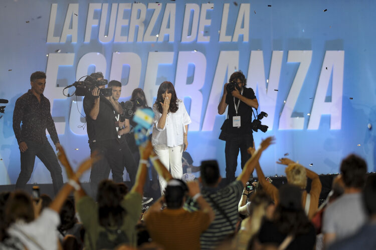 La Vicepresidenta encabezó ayer el acto por el Día de la Lealtad peronista.