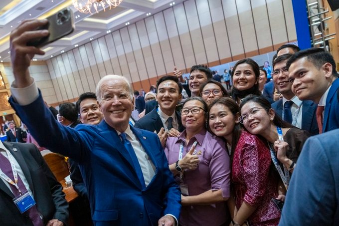 Desde Camboya y antes de partir a Bali, Biden festejó el resultado electoral.