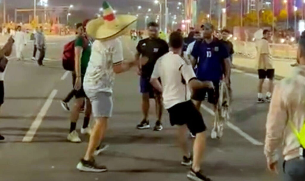 Fuerte encontronazo entre hinchas argentinos y mexicanos sin heridos ni detenidos