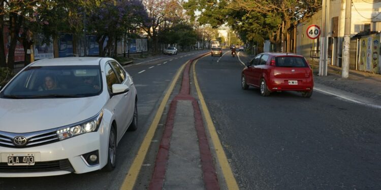 La avenida Recta Martinolli volvió a ser doble mano