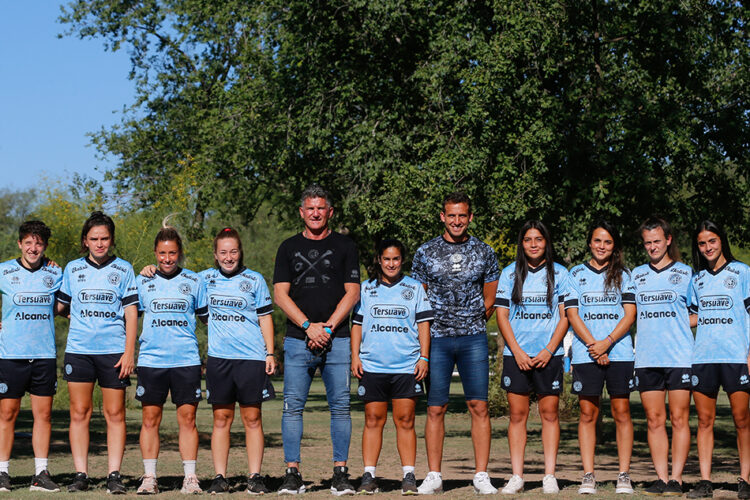 Las jugadoras de Belgrano firmaron su primer contrato profesional
