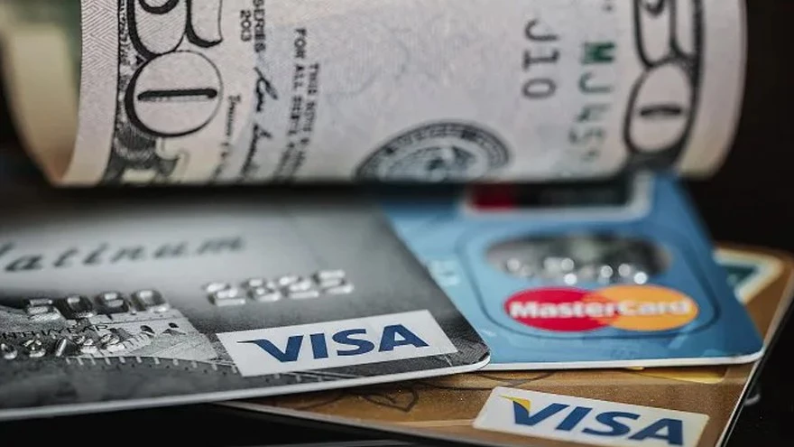 El dólar tarjeta para turistas al exterior comenzará a regir este viernes