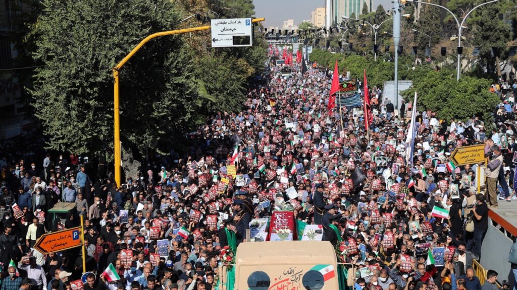 Continúan los reclamos de las mujeres en Irán a dos meses del asesinato de Mahsa Amini