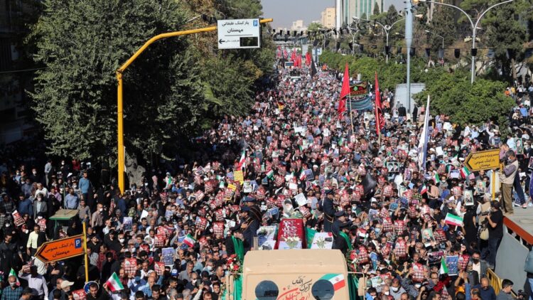 Continúan los reclamos de las mujeres en Irán a dos meses del asesinato de Mahsa Amini