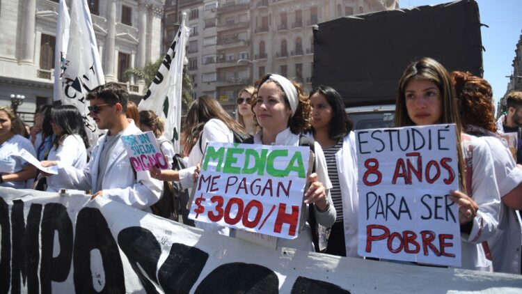 El Ministerio de Salud entregará un adicional no remunerativo a profesionales de la salud