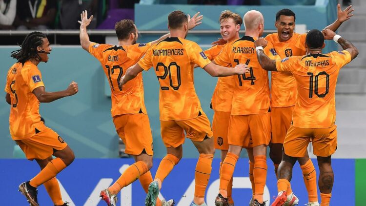Países Bajos le ganó 2-0 a Senegal en el grupo A del Mundial