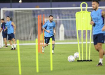 Messi volvió a entrenarse en forma diferenciada y generó preocupación