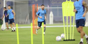 Messi volvió a entrenarse en forma diferenciada y generó preocupación
