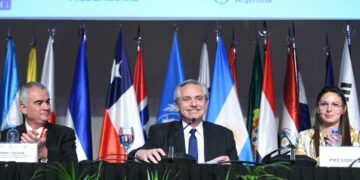 En medio de la tensión con el kirchnerismo, Fernández se prepara para una nueva gira internacional