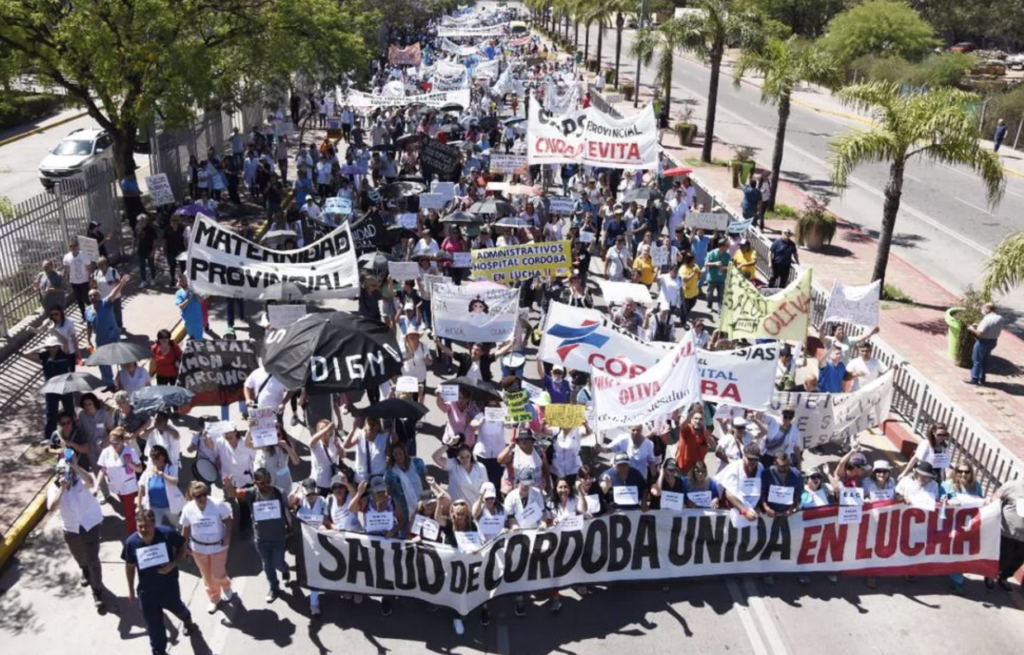 Tras las protestas, Barbás convocó a los profesionales de la salud