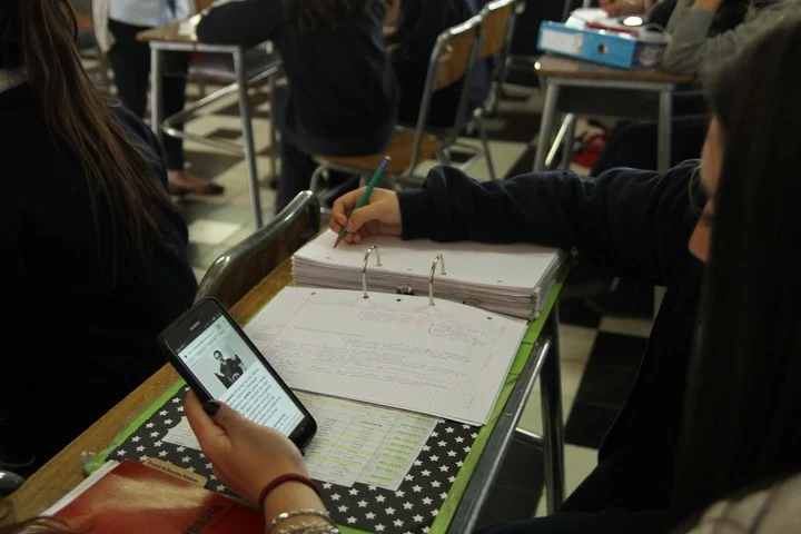 No se podrán usar celulares en las aulas de las escuelas de Catamarca