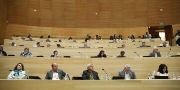 Unos 300 intendentes vuelven a la carga por la re-reelección