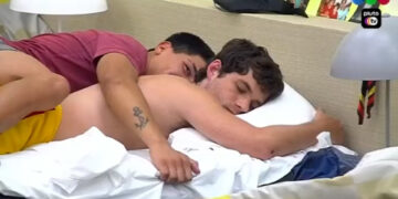 Indignación en las redes por una actitud de Thiago con otro participante mientras dormía