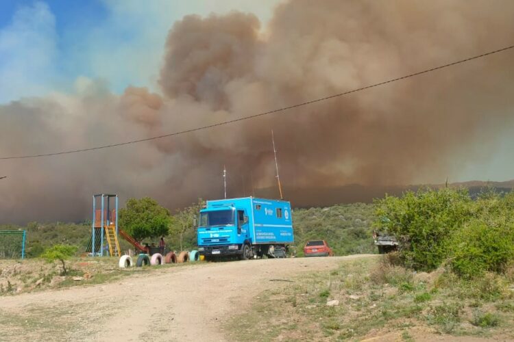 Continúa el combate contra los incendios en departamento Pocho