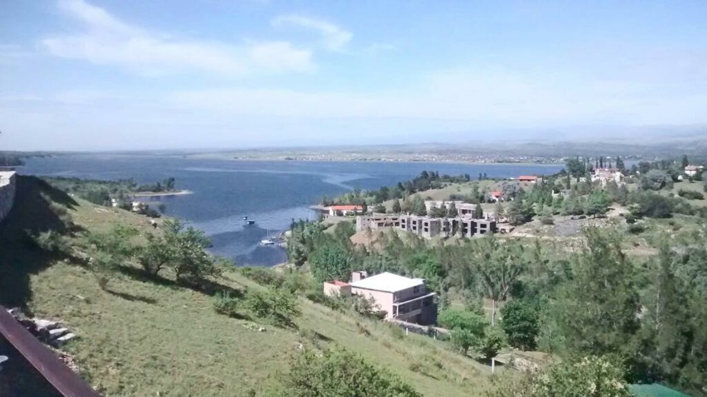 Ordenaron desalojar a cincuenta familias de un predio en Villa Ciudad de América