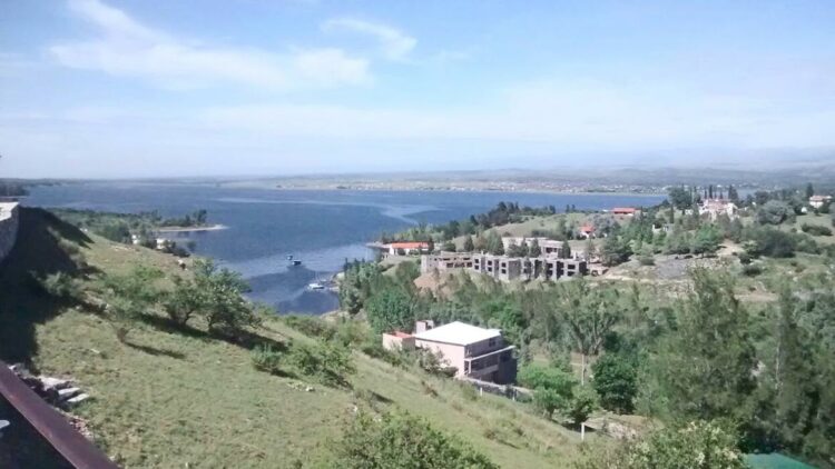 Ordenaron desalojar a cincuenta familias de un predio en Villa Ciudad de América