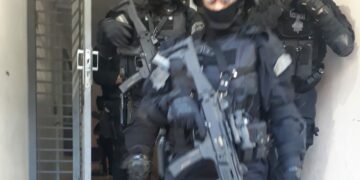 Acudió a la Policía por un supuesto robo y terminó detenido por tener un vivero de marihuana