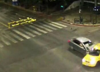 Un impactante accidente en Colón y General Paz dejó como saldo dos personas heridas