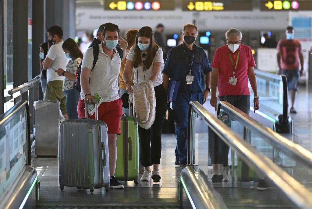 Brasil vuelve a imponer el uso de barbijos en aeropuertos y aviones