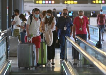 Brasil vuelve a imponer el uso de barbijos en aeropuertos y aviones