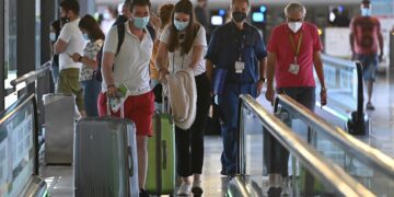 Brasil vuelve a imponer el uso de barbijos en aeropuertos y aviones