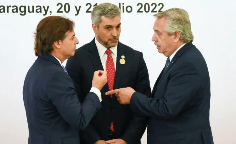Argentina, Brasil y Paraguay se unen ante Uruguay