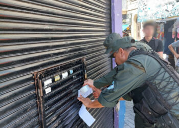 Clausuran diez locales comerciales de la calle San Martín por incumplir la Ley de Marcas