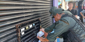 Clausuran diez locales comerciales de la calle San Martín por incumplir la Ley de Marcas